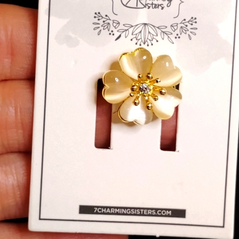 Charming Sisters Signed 18K Gold Plated Flower Ring Size 8 NWT - Picture 3 of 8